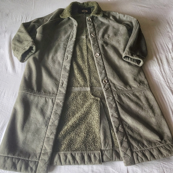 Green full length coat - Picture 1 of 9